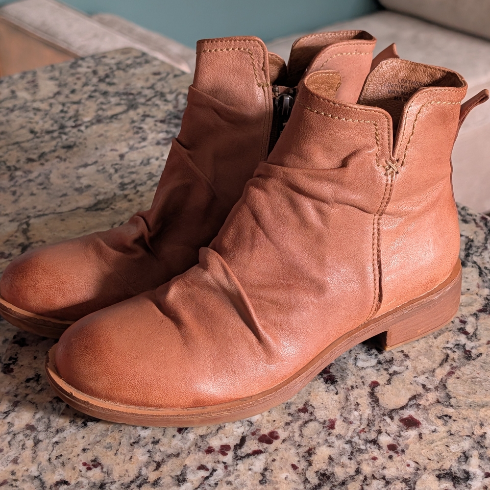 Sofft BECKIE Slouched Leather Bootie In Luggage(Tan)~Sz6~Retail $149